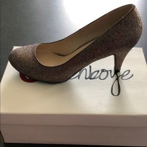 Women’s glitter pumps